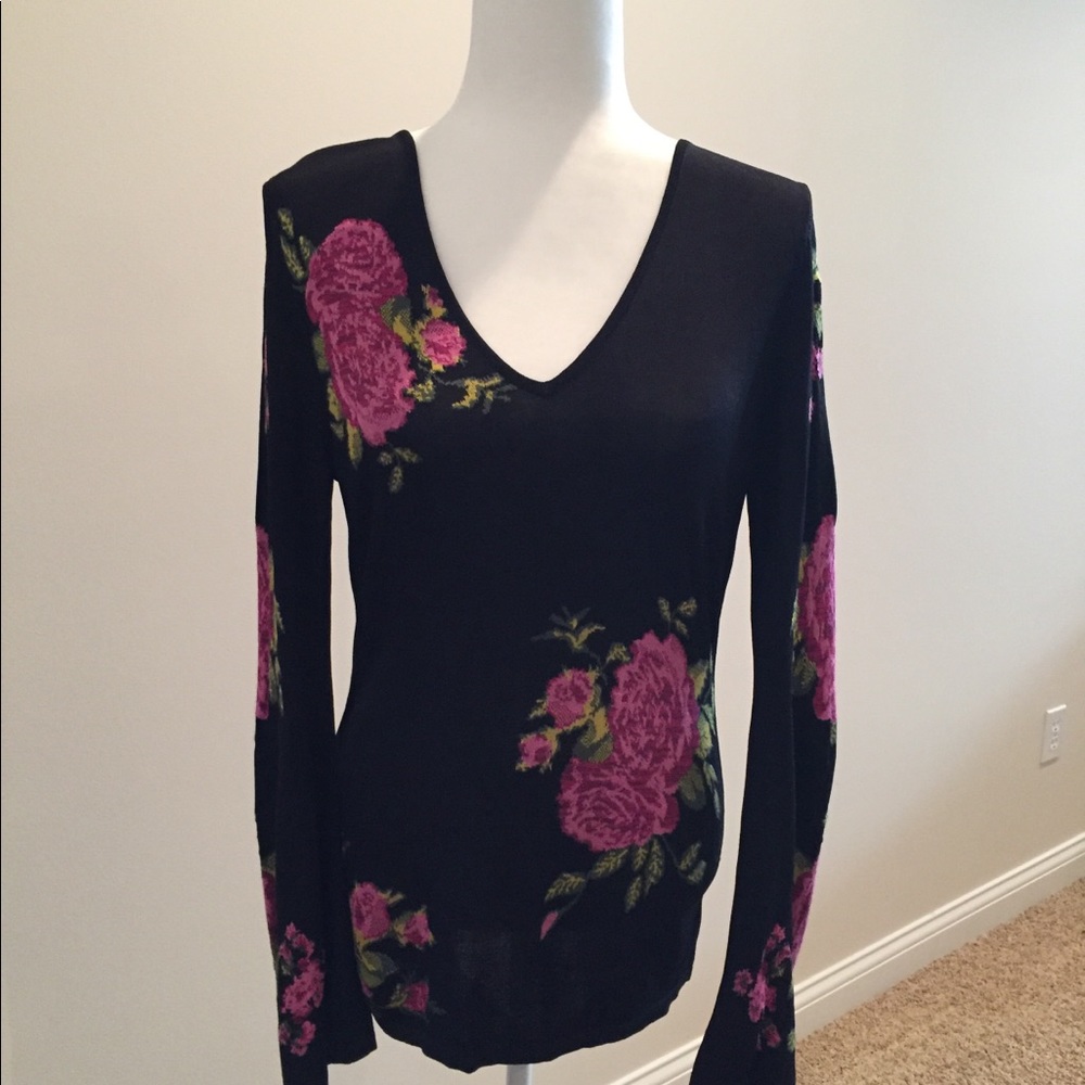 Women’s light sweater, new with tags, Size M